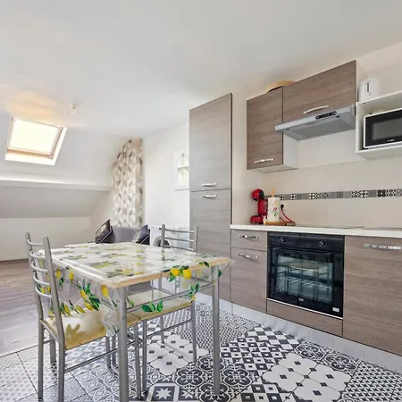 Budget Downtown With Parking * Charleville-Mézières