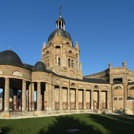 Budget Downtown With Parking