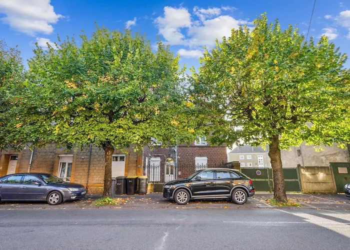 Lägenhet Budget Downtown With Parking Charleville-Mézières