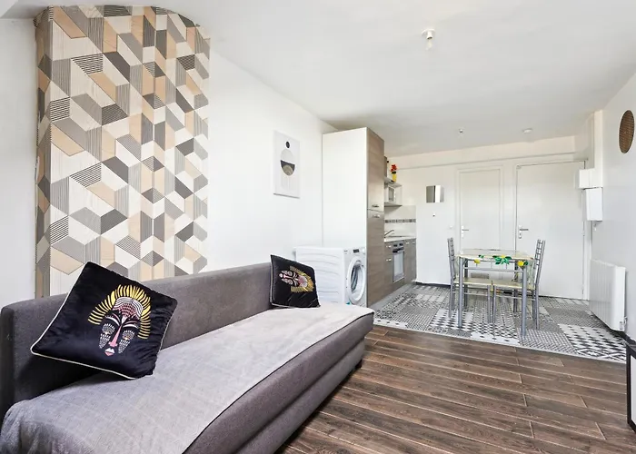 Lägenhet Budget Downtown With Parking Charleville-Mézières