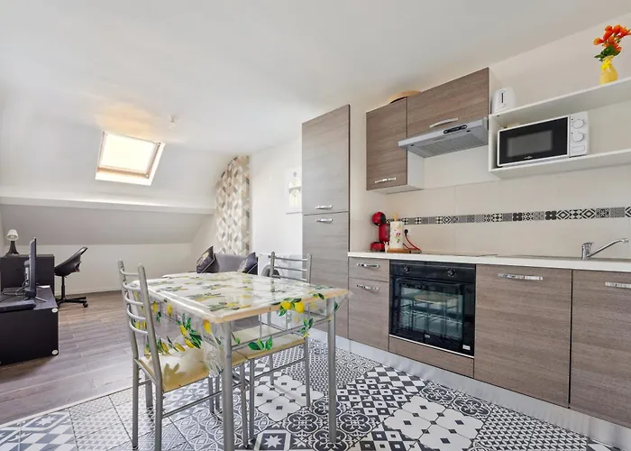 Budget Downtown With Parking * Charleville-Mézières