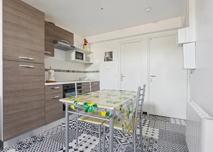 Budget Downtown With Parking Lägenhet Charleville-Mézières